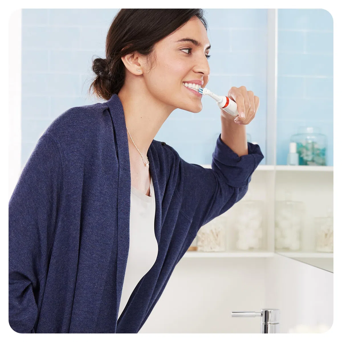 Oral-B Spazzolino Elettrico Ricaricabile Smart 4 4500 Nero, 2 Testine, 1 Custodia da viaggio, 1 Spazzolino +1 Dentifricio Pro-Expert Pulizia Profonda